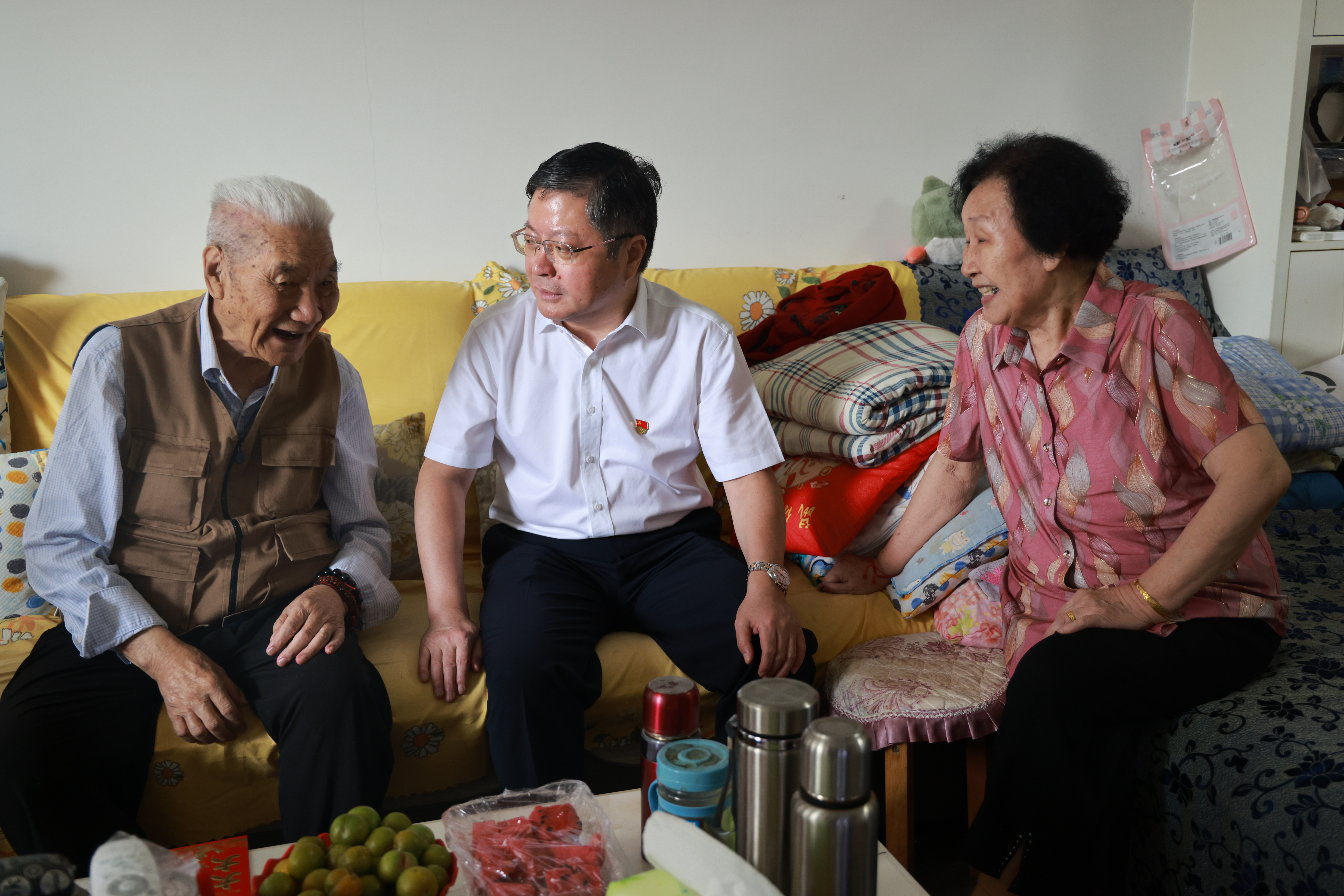 公司党委开展走访慰问老党委领导及困难老党员活动2.jpg